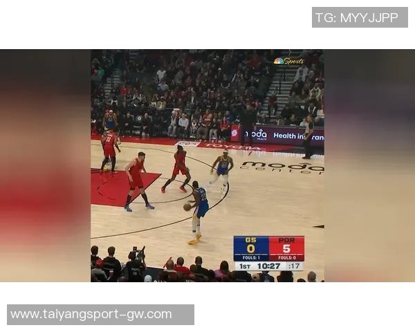 库里生涯第111次半场得分20并贡献5记三分球超越利拉德64次成就辉煌